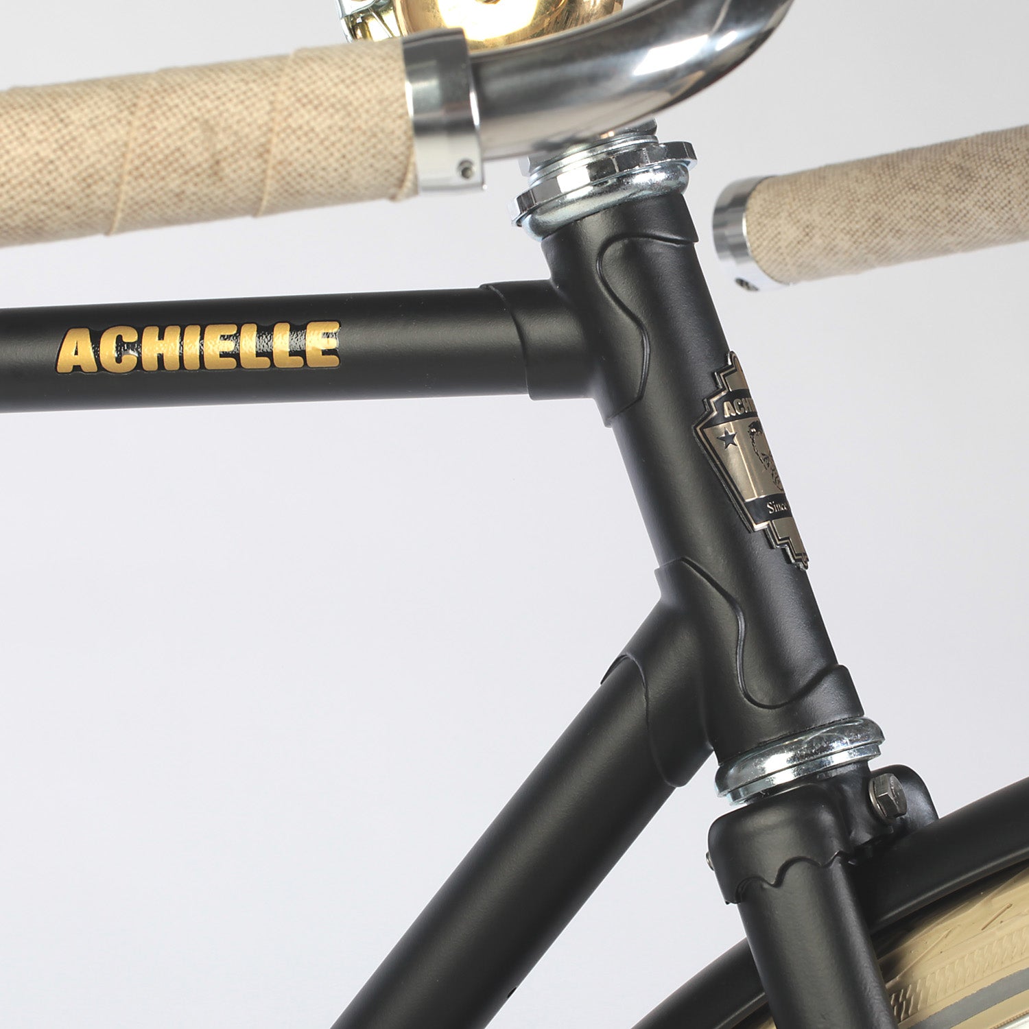 Achielle - Sam in various colors from 930.-